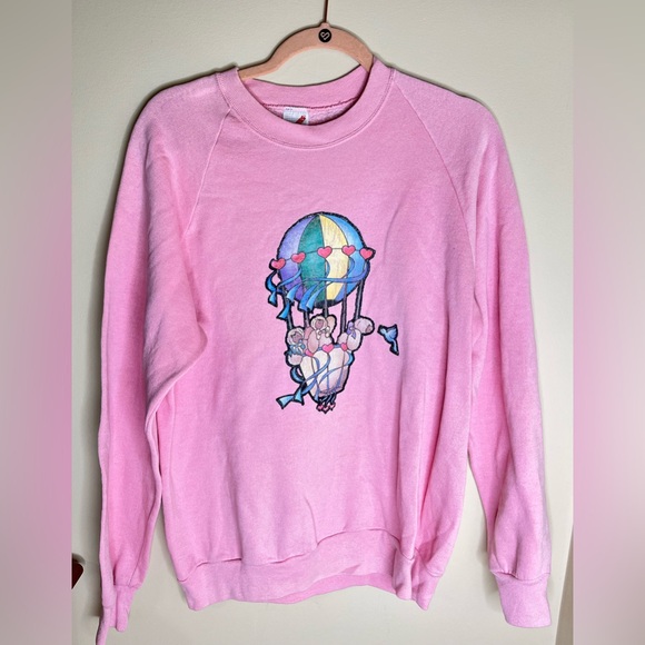 Sweaters - Vintage pink hot air balloon bear sweatshirt